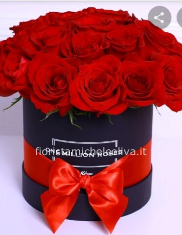 Scatolo con rose rosse