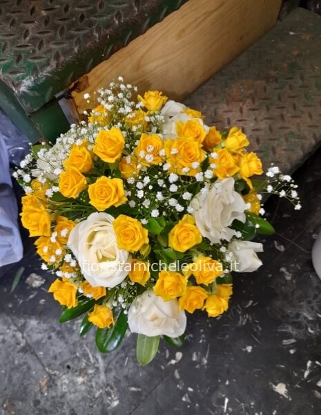 Bouquet rose gialle e rose bianche