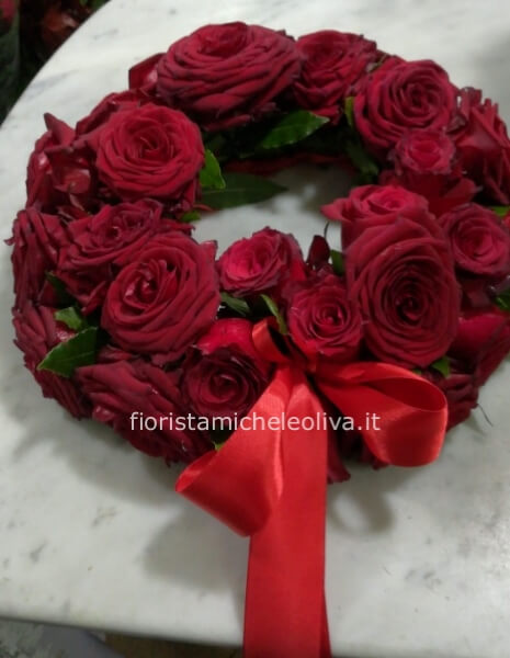 Speciale laurea con rose rosse olandesi